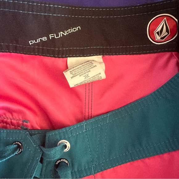 Set of 2 Volcom swim shorts - Picture 4 of 8